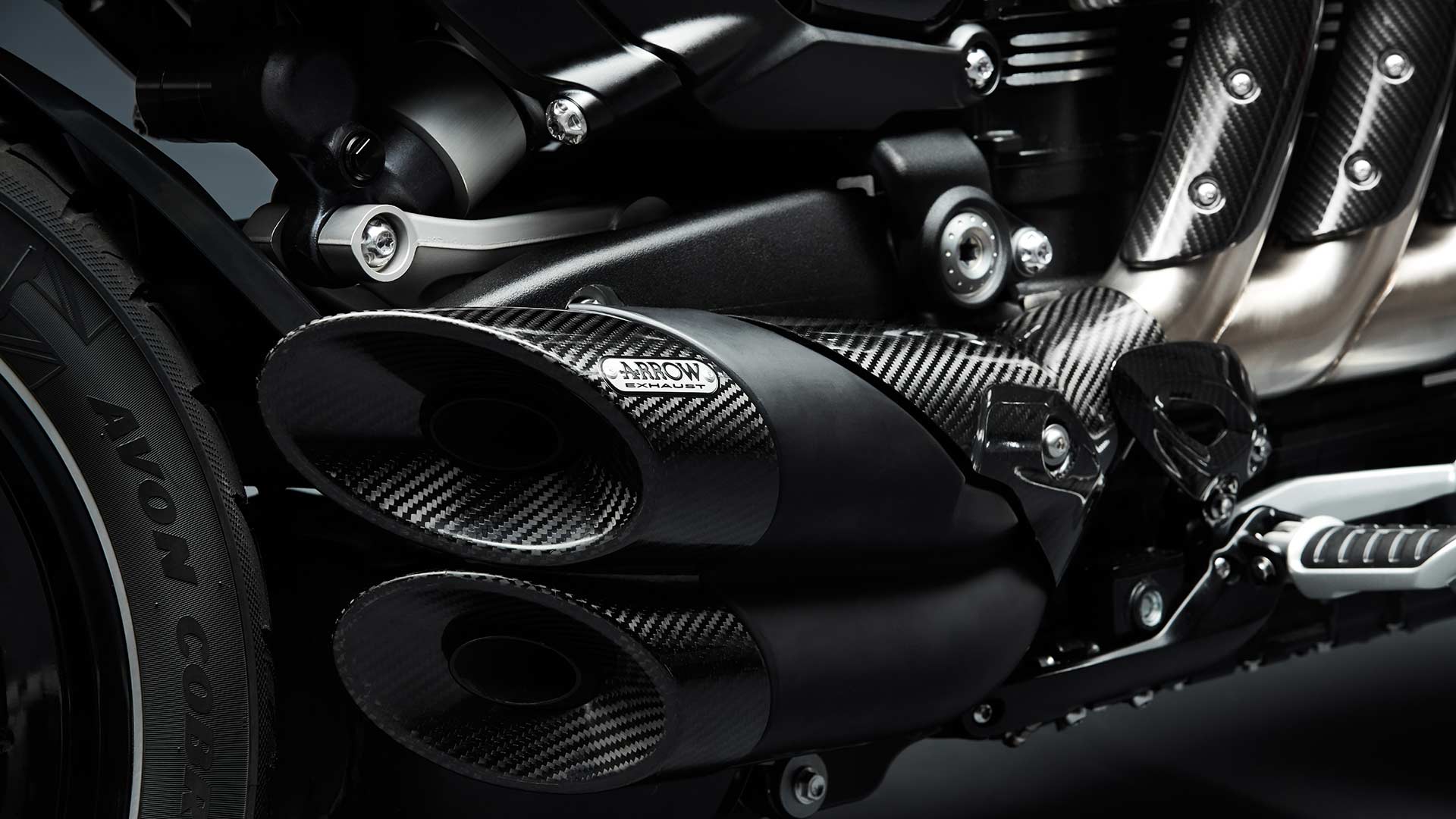 Triumph rocket hot sale 3 arrow exhaust